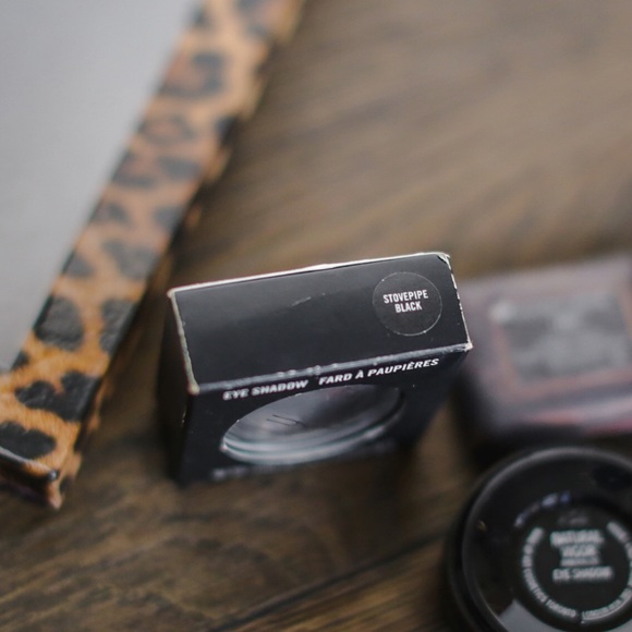 MAC Shadow Bundle of 11!🌸 - Picture 6 of 7